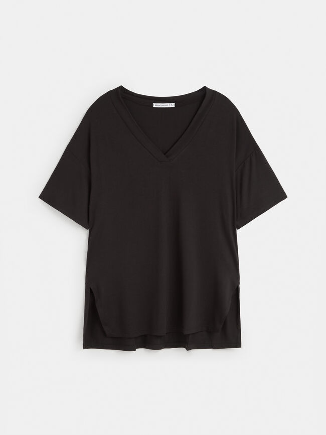 CAMISETA CUELLO PICO Negro
