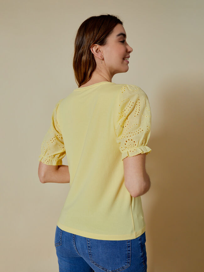 camiseta detalle calados en mangas Amarillo