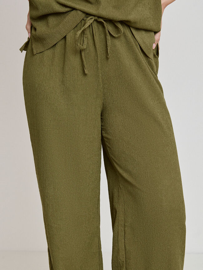 PANTALON TEXTURA Oliva Kaki
