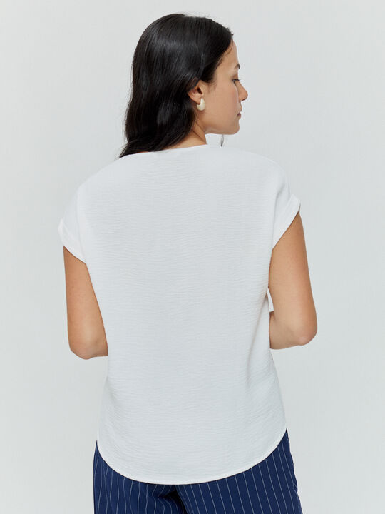 BLUSA ESCOTE PICO Blanco Optico image number null