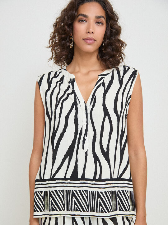 TOP ESTAMPADO BOTONES Negro image number null