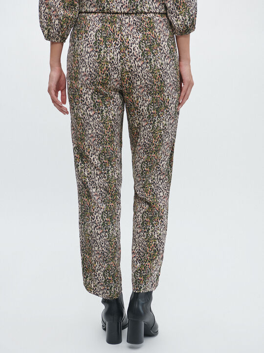 Pantalón animal print verde militar image number null