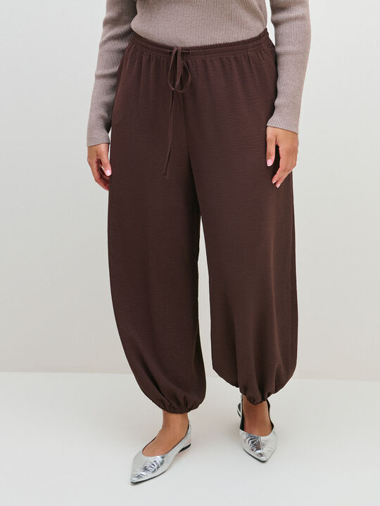 PANTAL&Oacute;N BOMBACHO TIRAS Marron Oscuro image number null