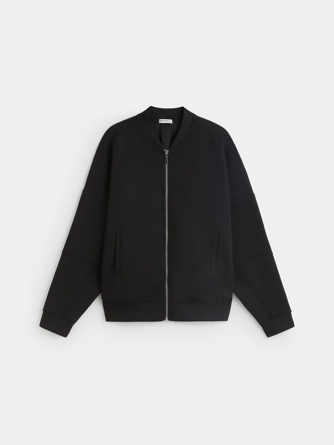 BOMBER DETALLE ESPALDA Negro