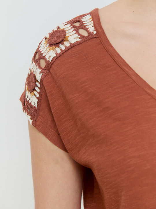 CAMISETA CROCHET HOMBROS Marron viejo image number null