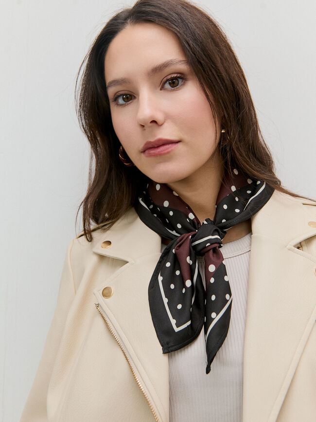 PAÑUELO DETALLE TOPOS Negro