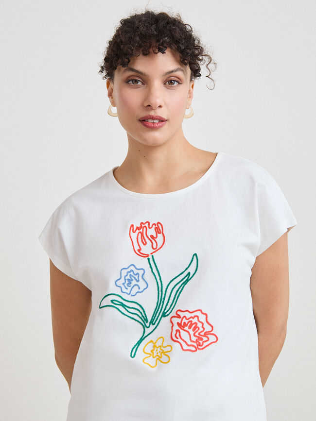 CAMISETA FLOR BORDADA Crudo