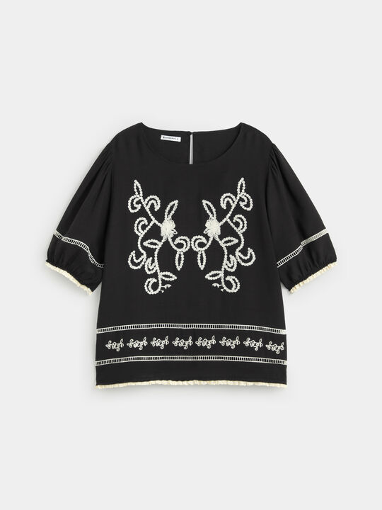 BLUSA BORDADOS CONTRASTE Negro image number null