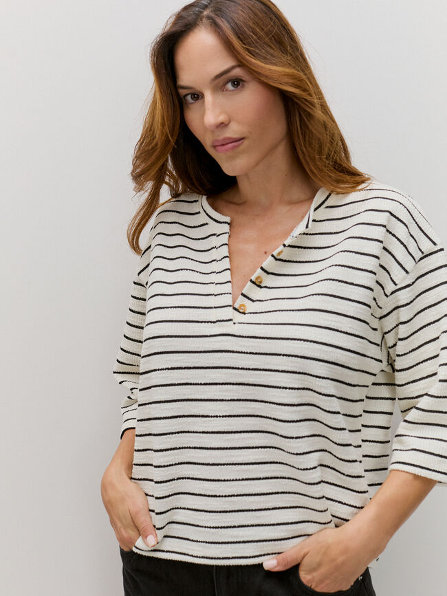 CAMISETA TEXTURA BOTON Crudo