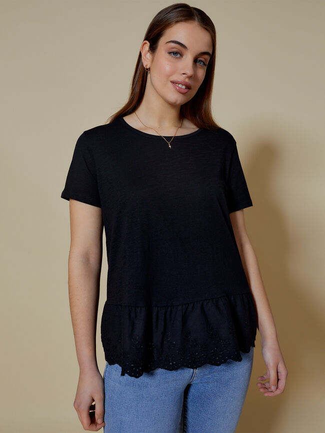 Camiseta bordado en bajo Negro