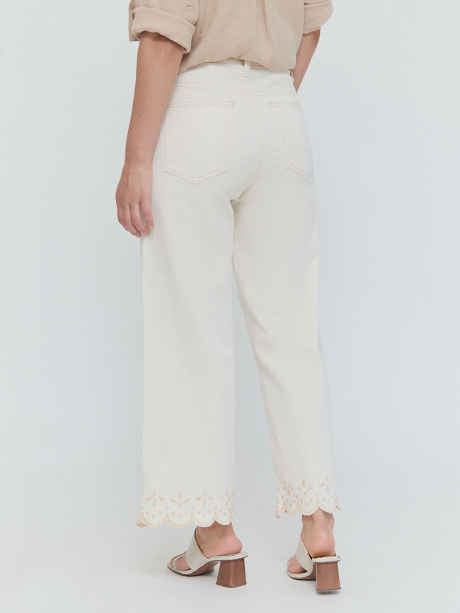 PANTALON DETALLE BORDADO Crudo