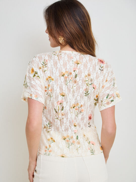 CAMISETA BLONDA ESCOTE PICO PUNTILLAS Estampado 1 image number null