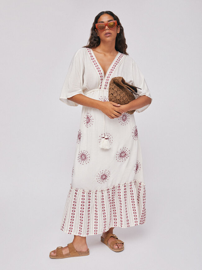 Vestido largo bordado Crudo