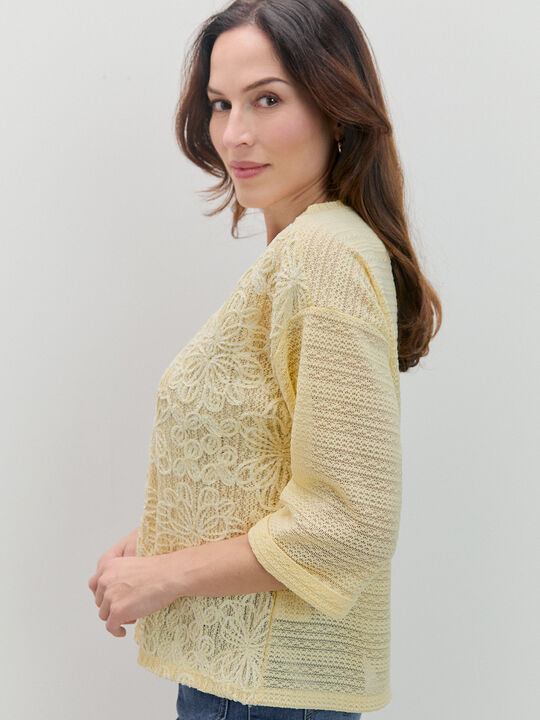 CAMISETA ENCAJE FLORAL Amarillo Pastel image number null