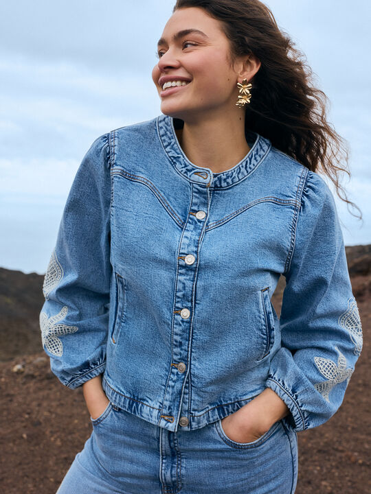 CAZADORA VAQUERA BORDADO Mid Blue Wash image number null