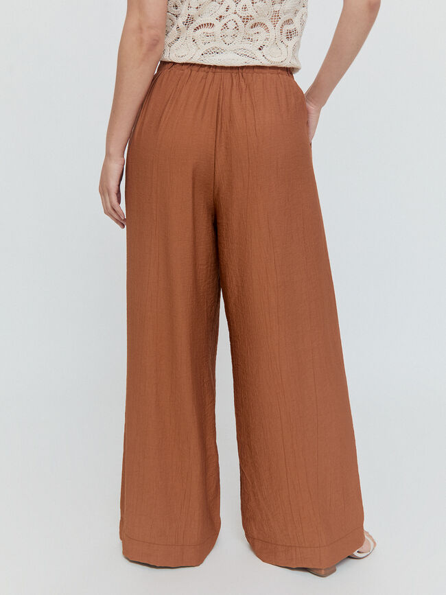pantalon pata ancha Marron viejo
