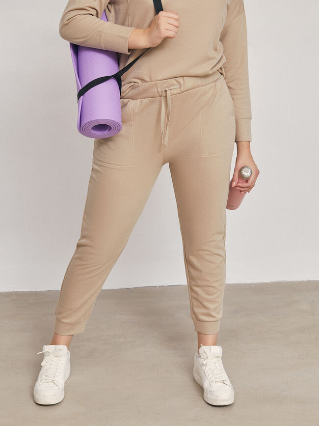 PANTALON CON BOLSILLO LATERAL Piedra oscuro