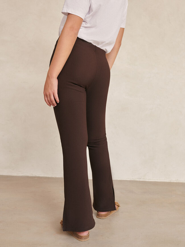 pantalon acampanado con abertura Marron Oscuro