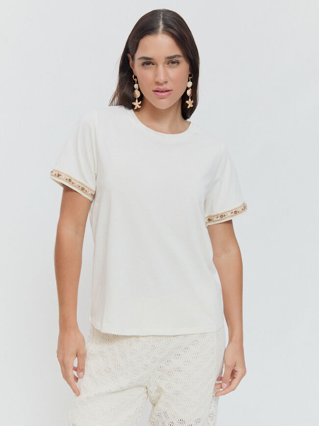 CAMISETA DETALLE PIEDRAS Crudo