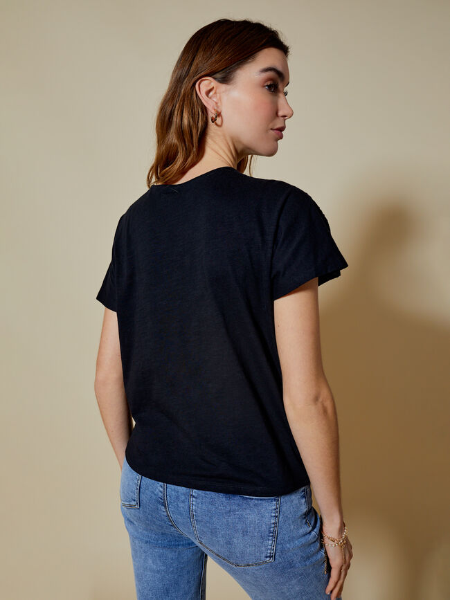 Camiseta detalles bordados Negro