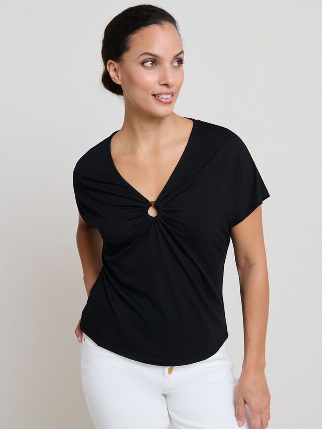 CAMISETA PIEZA ESCOTE Negro