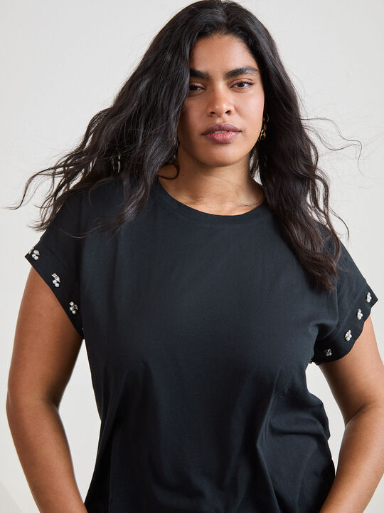 CAMISETA DETALLE PERLA Negro image number null