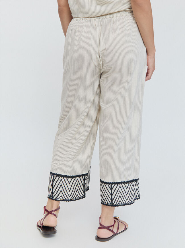 PANTALON BAJO BORDADO Negro