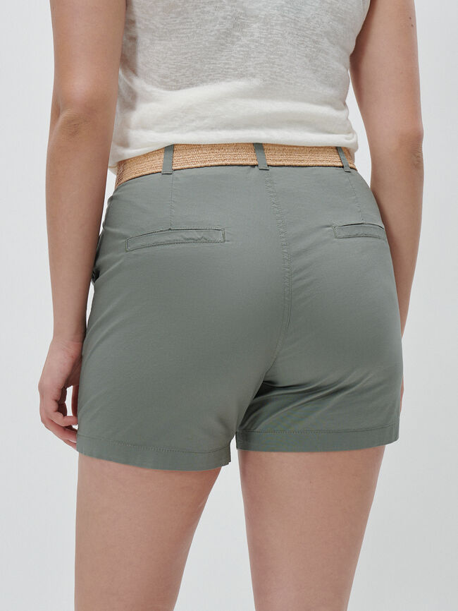 SHORT CHINO CINTURÓN kaki oscuro