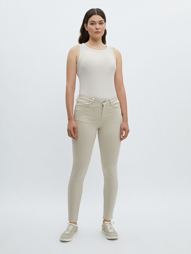 Vaquero pitillo básico Beige