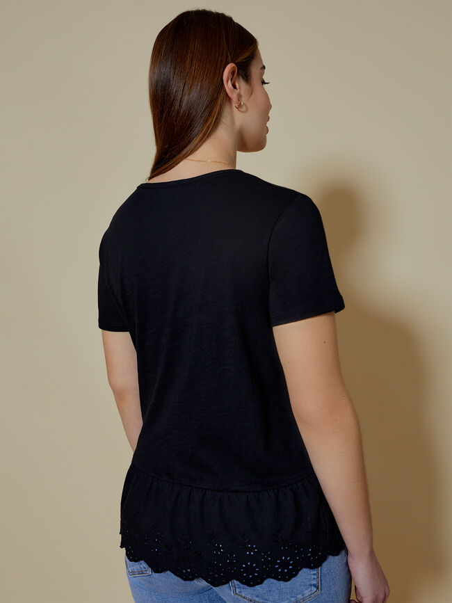 Camiseta bordado en bajo Negro