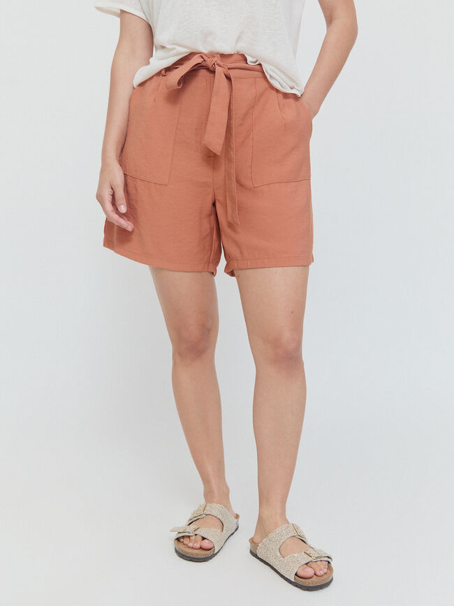 SHORT CON CINTURÓN Marron viejo