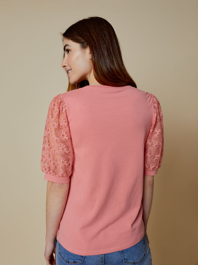 CAMISETA DETALLE PLUMETI EN MANGAS Rosa Oscuro