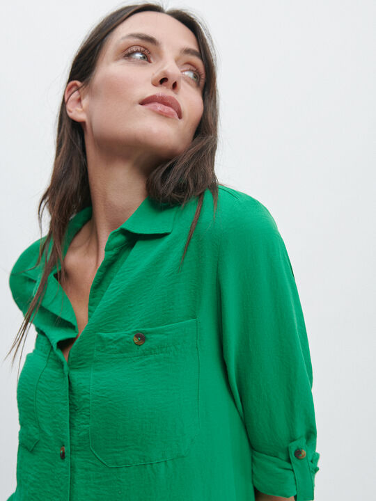 CAMISA BÁSICA BOLSILLOS VERDE OPALO image number null