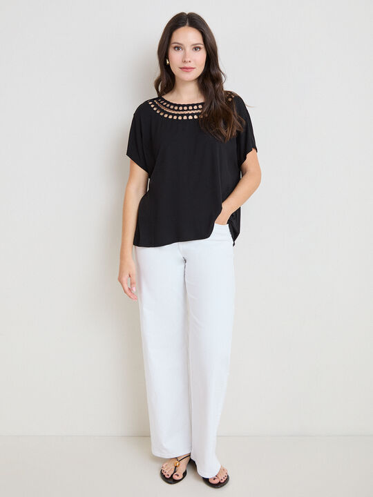 CAMISETA DETALLE CUELLO Negro image number null