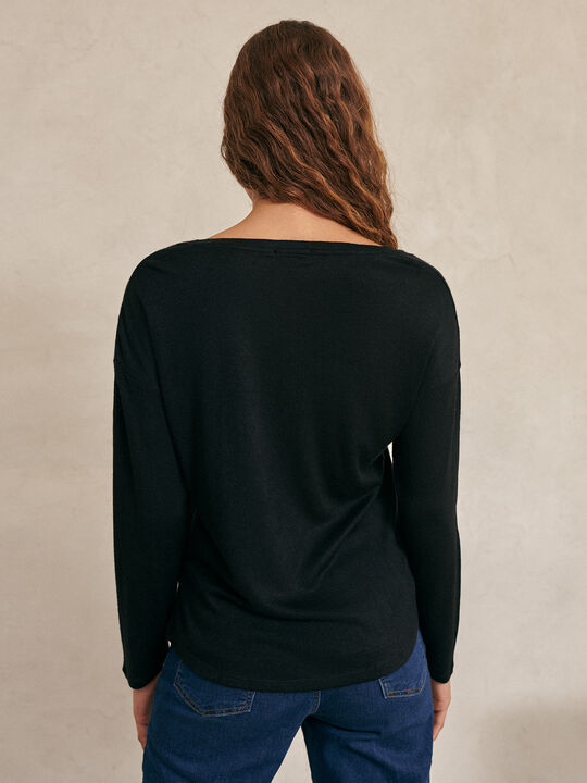 CAMISETA LANOSA Negro image number null