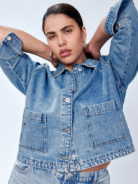 CHAQUETA CORTA OJALES Mid blue image number null