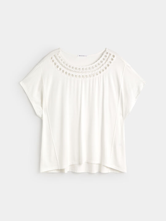 CAMISETA DETALLE CUELLO Blanco Hueso image number null