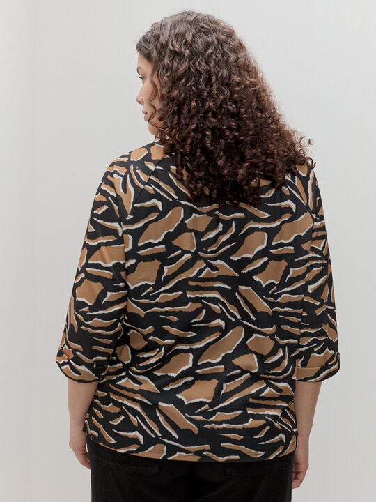 CAMISETA RANGLAN ESTAMPADA Negro image number null