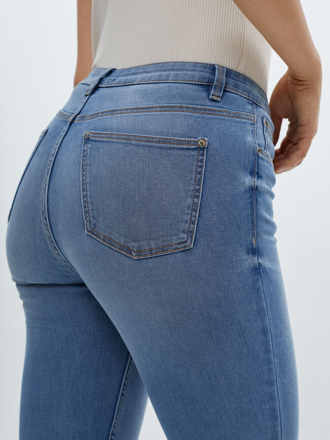Vaquero pitillo básico Mid blue