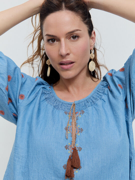 BLUSA BORDADA Mid blue image number null