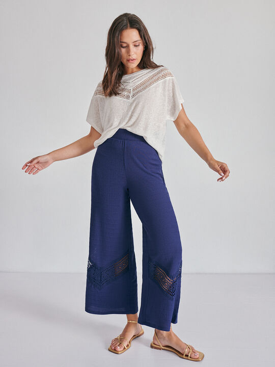 PANTALÓN TEXTURA BORDADO Azul Marino image number null