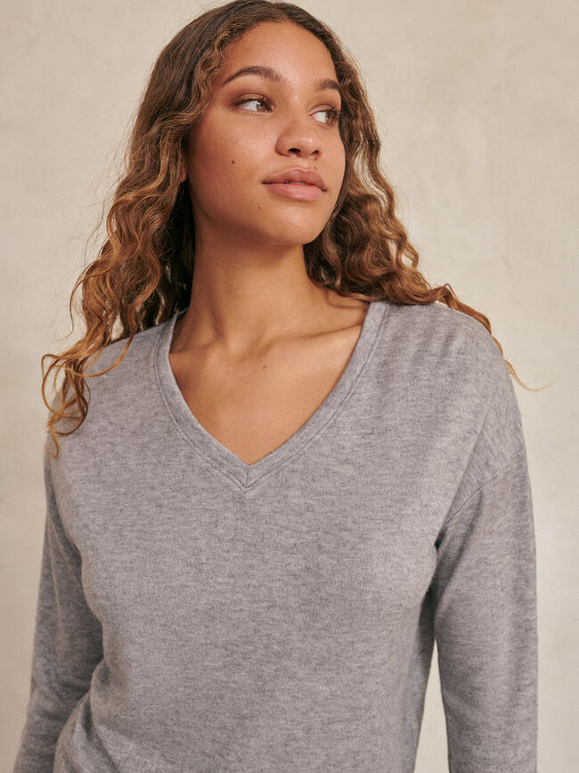 Jersey cuello pico gris vigore med