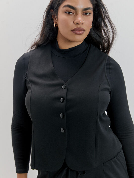 CHALECO DETALLE BOTON Negro image number null