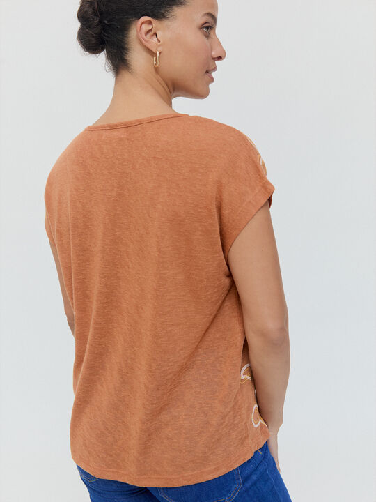 CAMISETA POSICIONAL FLORES Marron viejo image number null
