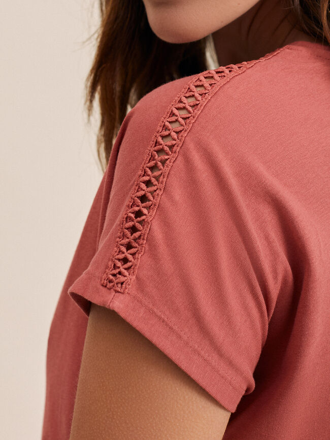 Camiseta entredós y detalle flor NARANJA QUEMADO