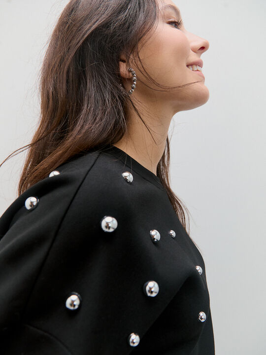 SUDADERA TACHAS Negro image number null