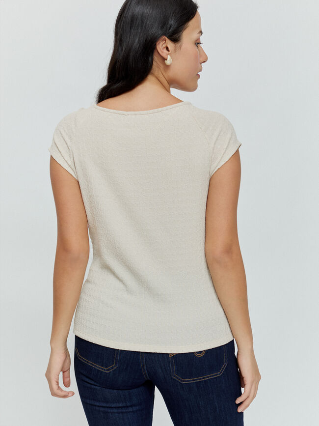 CAMISETA DETALLE ABERTURA Crudo