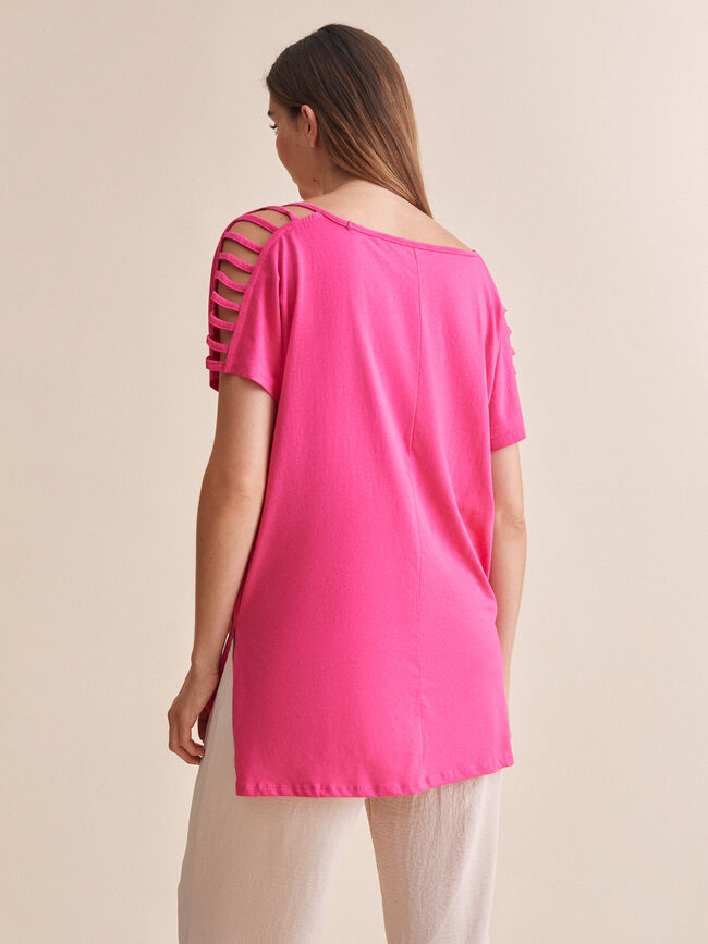camiseta detalle aberturas en hombros 10 Fucsia Claro
