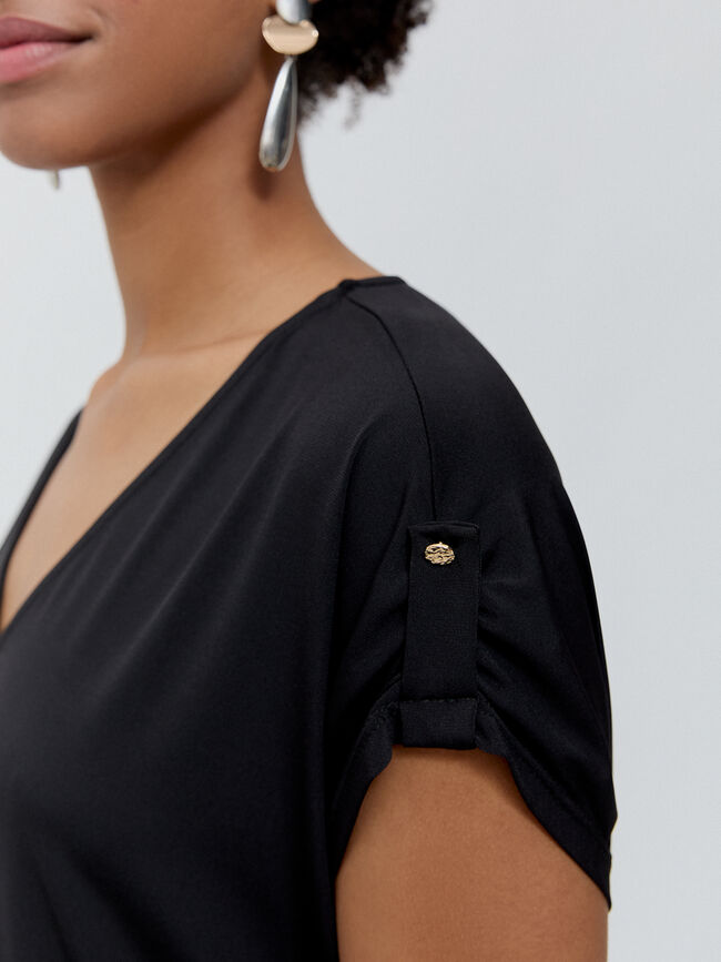 CAMISETA ESCOTE PICO Negro
