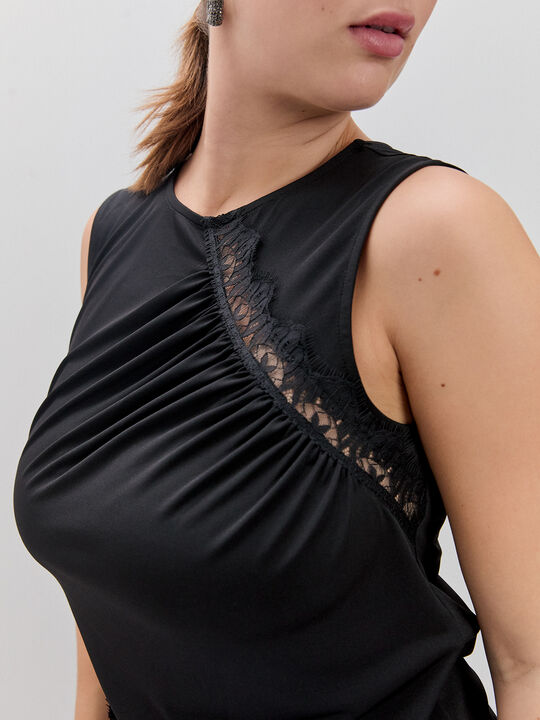 TOP DETALLE ENCAJE Negro image number null